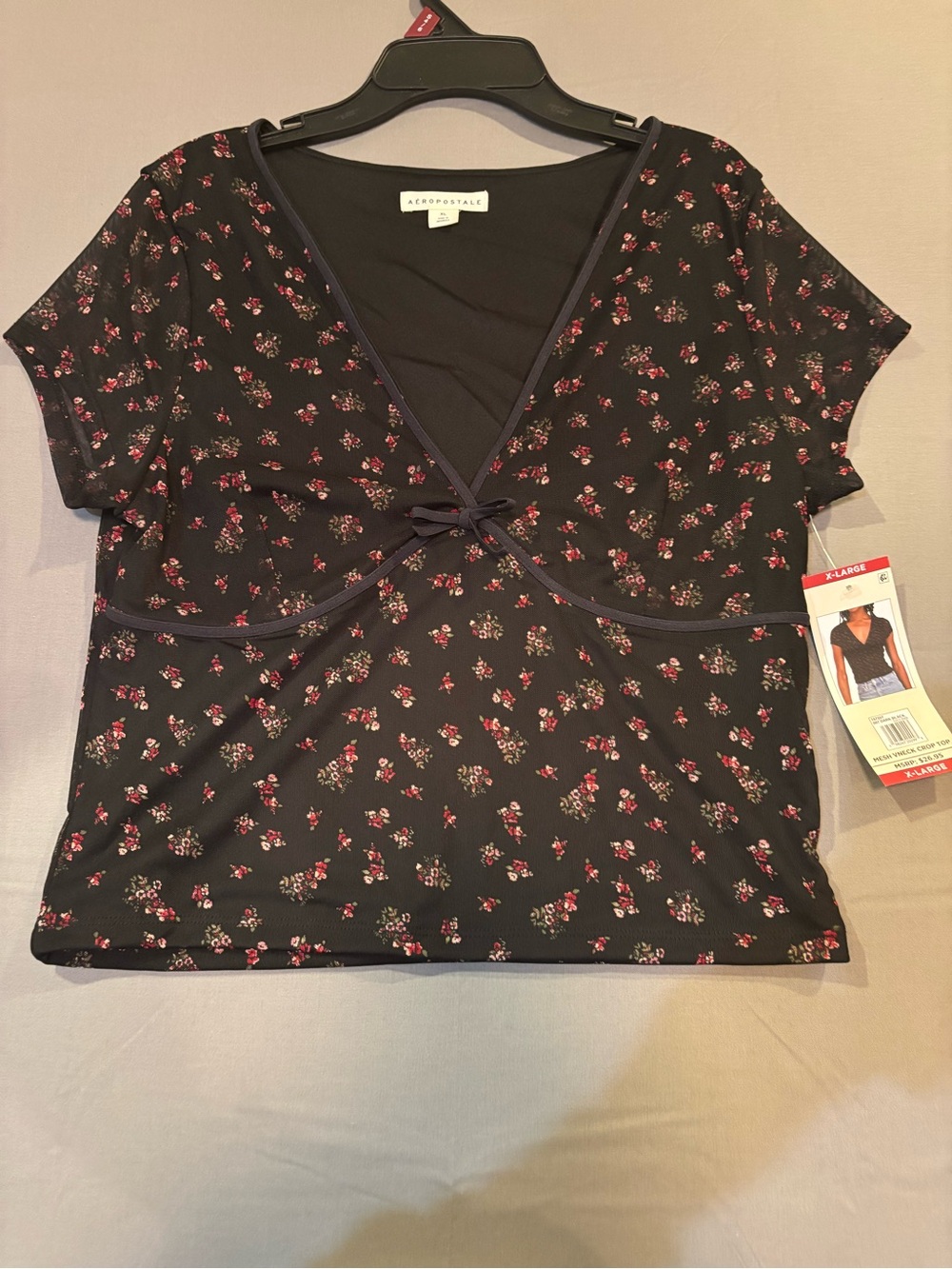 Aeropostale Juniors Black Short Sleeve V-Neck Top with Pink Floral Print xl